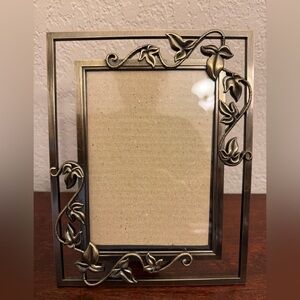Vintage Weston Galery? Metal Brass Tone Photo Frame Ivy Vines Filigree 4.5x6.5”